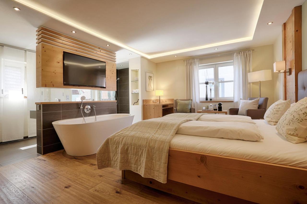 Landhotel Schwab - By Homekeepers شوارزاخ أم ماين المظهر الخارجي الصورة